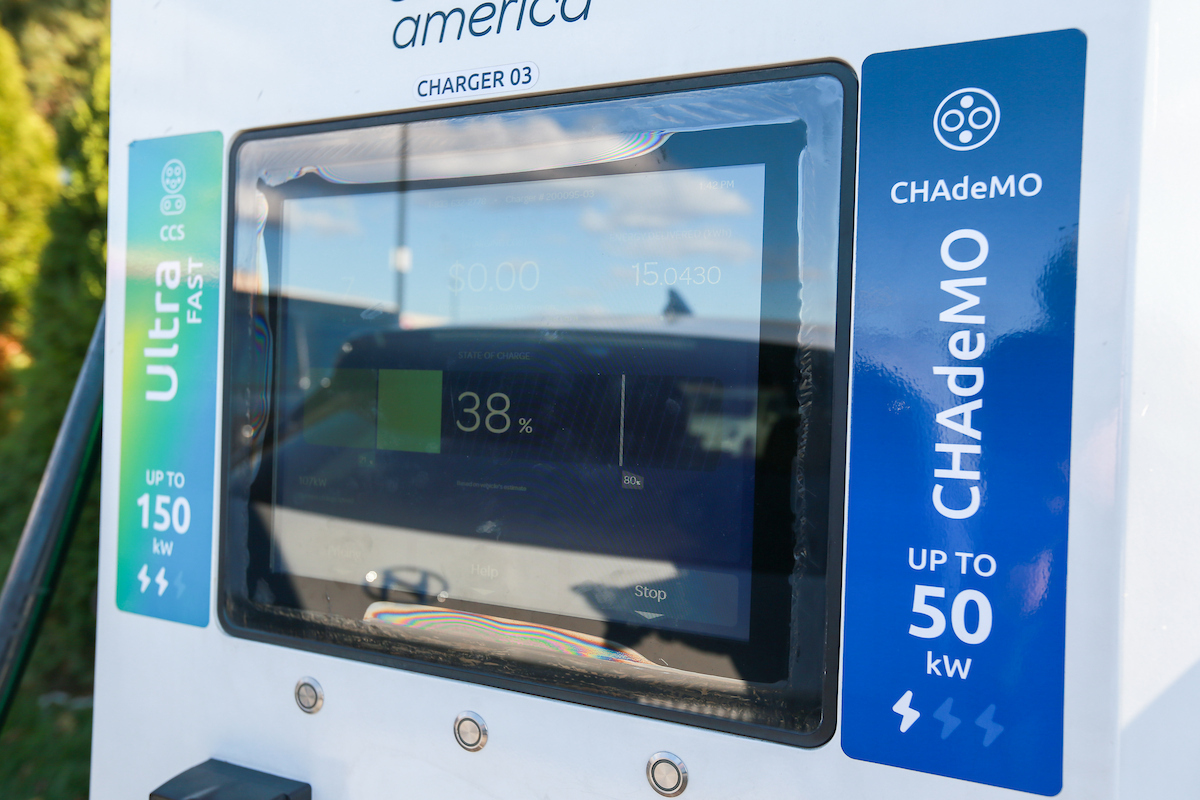 Electric vehicle charging station screen